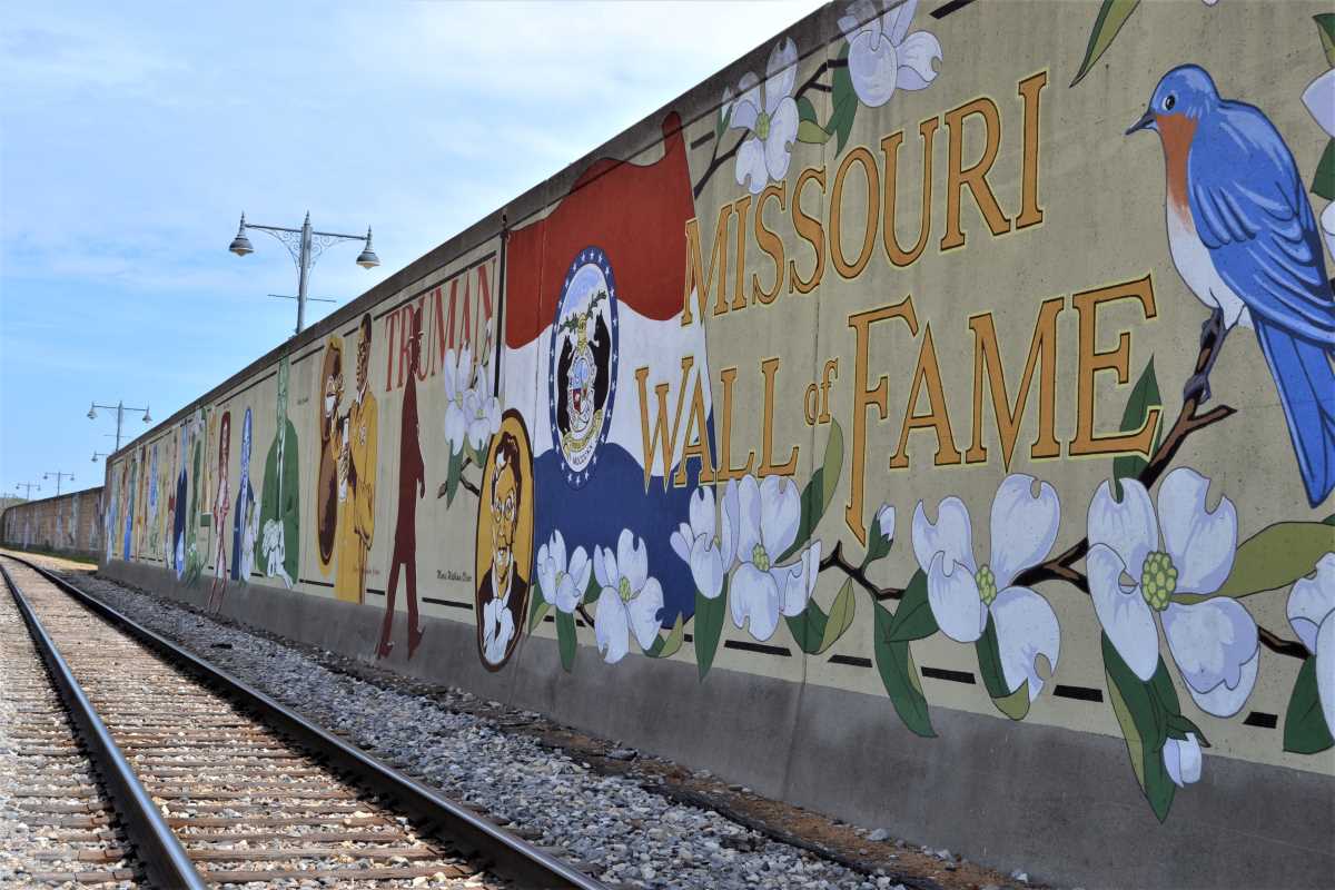 Missouri Wall of Fame mural at Riverfront Park