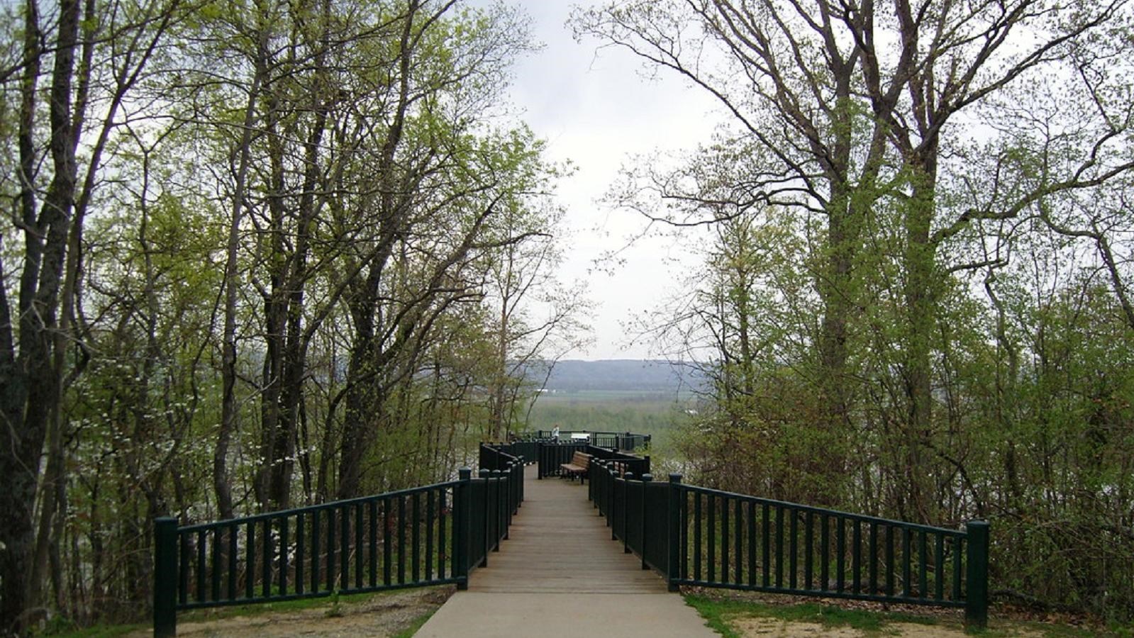 Trail at Trail of Tears State Park